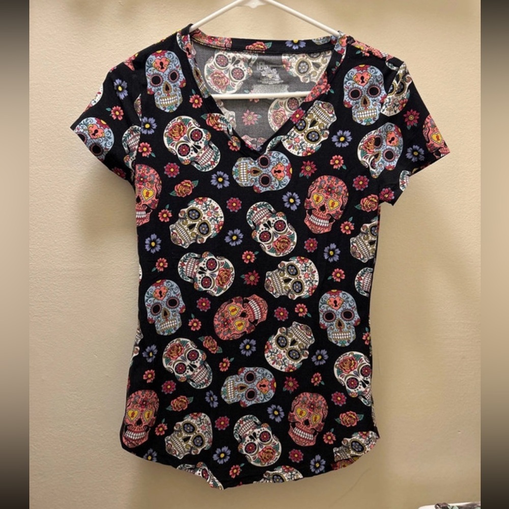 No Boundaries Black V-Neck Sugar Skull Tee